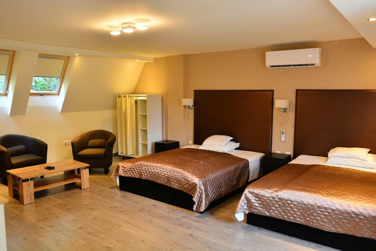 Room4u *